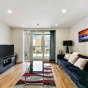 amazing-2-bed-2-bath-flat-in-canary-wharf.cambridgehotelsuk.com/